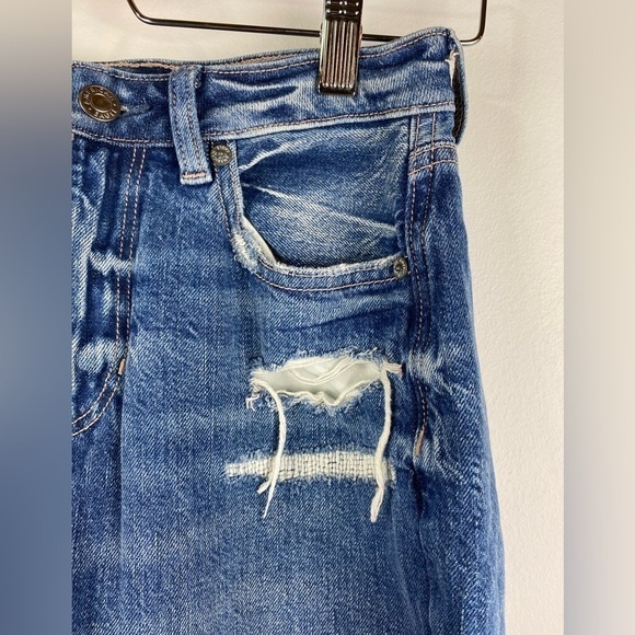 American Eagle Distressed/Destroyed Mom Jean, Size 00 Short - Picture 7 of 10